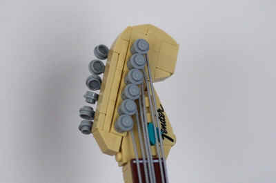 FenderLego10.JPG (121146 octets)