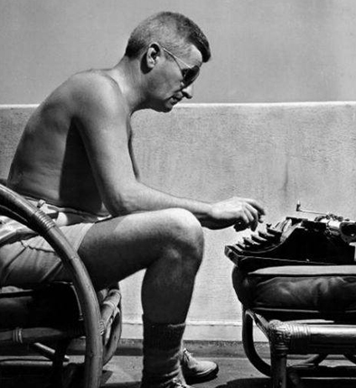 writeratwork2.jpg (92225 octets)